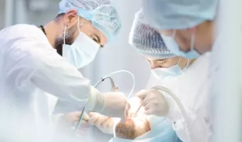 Удаление зубов под седацией: особенности, показания и противопоказания
