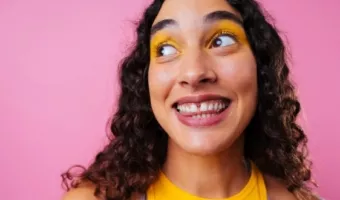 Щели между зубами: аномалия или изюминка внешности?